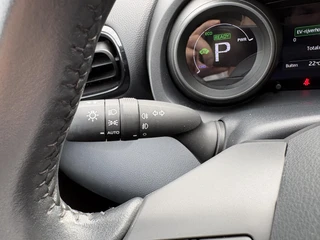 Toyota Yaris 1.5 Hybrid Dynamic CAMERA APPLE/ANDROID AD-CRUISE DAB+ KEYLESS LM-VELGEN / 23