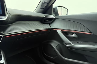Peugeot 2008 1.2 PureTech GT 130 PK | Handgeschakeld | Camera | Climate Control | Adaptive Cruise Control | 3-D Instrumentenpaneel | Start/stop | 1e eigenaar | BTW auto / 23