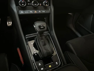 Skoda Kodiaq 1.5 TSI 150pk DSG Sportline Business Alcantara Stoelverwarming Trekhaak Camera Stoelverwarming / 23