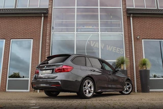 BMW 3-serie Touring 318i Centennial Executive M-sport | 2e eigenaar | HiFi audio | Navigatie | Bluetooth | Climate control | M-sportstuur | Cruise control | PDC | 18 inch | Trekhaak / 6