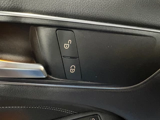 Mercedes-Benz B-Class 180 Ambition Nederlandse auto/ Trekhaak/ Parkeersensoren voor en achter/ Set winterbanden / 12