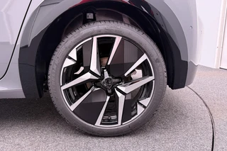 Peugeot 208 1.2 Hybrid 145 e-DCS6 GT 2+6 Jaar Garantie / Voordeel / 30