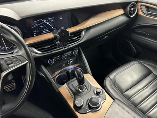 Alfa Romeo Stelvio 2.0 T AWD TREKHAAK LEER NAVI CRUISE ECC. / 29