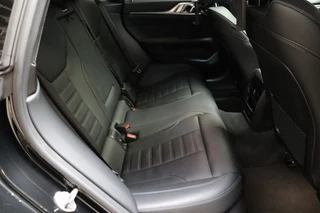 BMW 4 Serie Gran Coupé 420i High Executive M Sport Pakket Automaat  / Live Cockpit Professional / Schuif-/kanteldak / Leder / DAB / Stoelverwarming / 19 Inch / Shadow Line / Active Cruise Control / LED / M Sportremsysteem / Achteruitrijcamera / Extra Getint Glas / 18