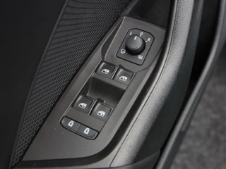 Skoda Octavia Combi 1.4 TSi 204 PK iV PHEV Business Plus | Stoelverwarming | Panoramadak | Camera | Adaptive Cruise | Head UP | 18 Inch | 95.33 Km !! / 20