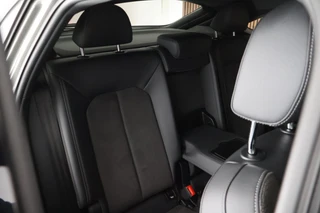 Audi Q3 Sportback 45 TFSIe 245pk S Edition S-Line LED Camera Keyless Navigatie Stoelverwarming / 32