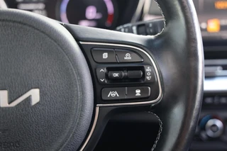 Kia e-Niro DynamicPlusLine 64 kWh|Schuif-kanteldak|Stoelverwarming|Camera|Clima|Cruise|Telefoon / 22