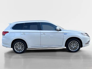 Mitsubishi Outlander 2.4 PHEV Instyle | Trekhaak | Leder | Schuif-kantel dak | Rondom camera | Elektrisch. Achterklep | Stoel en stuurverwarming | Set winterwielen | / 5