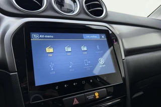 Suzuki Vitara 1.4 Boosterjet Smart Hybrid AllGrip Select 110pk | Automaat | Navigatie | Climate Control | Cruise Control Adaptief | Camera | Stoelverwarming | Lichtmetalen Velgen | Apple Carplay - Android Auto / 26