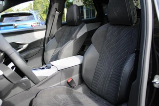 Peugeot e-3008 GT Avantage 210 73 kWh Panoramadak / 2+6 Jaar Garantie / 9