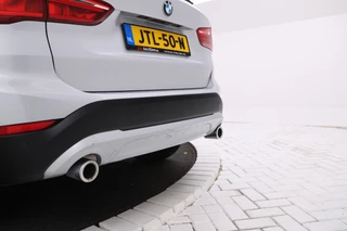 BMW X1 sDrive18d High Executive  Automaat, Panorama dak, Navigatie / 9