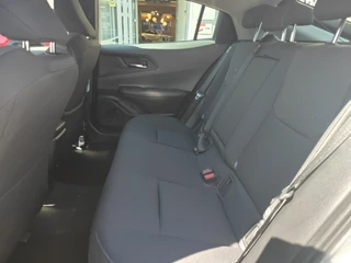 Toyota Prius 2.0 Plug-in Hybrid 220 PARK-SENSOREN BLIND-SPOT KEYLESS STOEL/STUURVERW CAMERA APPLE/ANDROID DAB+ LM-VELGEN AD-CRUISE ELEK-ACHTERKLEP / 17