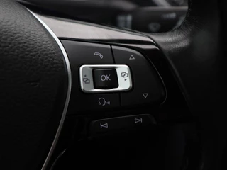 Volkswagen T-Roc 1.5 TSi Sport 150 Pk | Trekhaak | Adaptive Cruise | Camera | CarPlay | Panorama dak | 17 Inch | 159.197 Km !! / 22