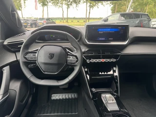 Peugeot e-2008 Envy EV 54kwh 156pk | Apple Carplay/Android Auto | Adaptieve Cruise Control | Lichtmetalen velgen 17 inch | Draadloos laden / 17
