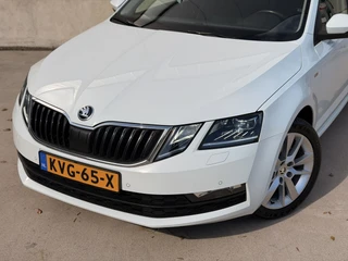 Skoda Octavia Combi 1.8 TSI 4x4 DSG Pano Trekhaak CarPlay Elektrische achterklep / 2