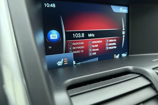 Volvo XC60 2.0 T5 FWD Ocean Race 245pk | Panoramadak | Elektrische stoelen | Verwarmde voorruit | Stoelverwarming | Handsfree kofferklep | Camera | Lederen bekleding | Afneembare trekhaak | 1.600kg trekgewicht | NL auto / 28