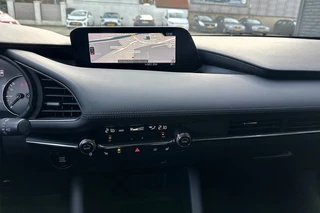 Mazda 3 2.0 SkyActiv-G / 18