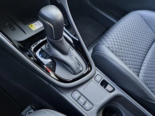 Toyota Yaris 1.5 Hybrid Executive DODEHOEK PARELMOER SPORTSTOELEN STOELVERWARMING PDC LED / 22
