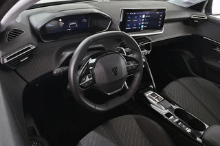 Peugeot 208 1.2 Hybrid 110 e-DCS6 Allure / 6