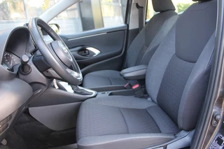 Toyota Yaris 1.5 HYB. ACTIVE Automaat / Camera / Cruise control / Dab radio / Apple carp. / 17