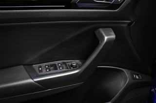 Volkswagen T-Roc 2.0 TSI 4Motion R | PANORAMADAK | BEATS | AKRAPOVIC UITLAAT | CAMERA | TREKHAAK / 31