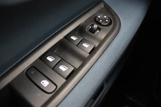 Fiat Grande Panda 1.2 Hybrid La Prima | €2.000,- demo voordeel! | Automaat | NIEUW MODEL |  Navigatie | Stoel & Stuurverwarming | Climate control | Camera | Hoge instap | Dakrails | Lichtmetalen velgen / 18