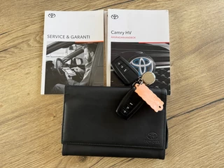 Toyota Camry 2.5 Hybrid Business Edition / 8