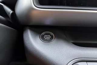 Jeep Avenger Summit 54 kWh | Navigatie | DEMO | 8 jaar speciale garantie | Electrische achterklep | Camera | Stoel- en stuurverwarming | Climate control / 28