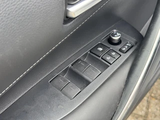 Toyota Corolla 1.8 Hybrid Business TREKHAAK STUUR+STOELVERWARMING ELEKTR. ACHTERKLEP / 11