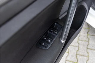 Volkswagen Golf 1.0 TSI Comfortline  | Carplay | ACC | Stoel verw. / 24
