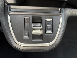 Toyota PROACE Electric Verso LONG EXTRA RANGE DYNAMIC 75KWH 8-PERSOONS ROLSTOELAUTO VERLAAGD-INBOUW-OPRIJPLAAT 2x SCHUIFDEUR / 23