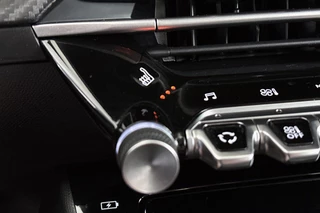 Peugeot 208 1.2 PureTech Allure Pack Stoelverwarming Keyless Adaptieve Cruise Control Apple CarPlay / 22