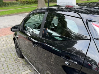 Toyota Aygo 1.0 VVT-i x-clusiv / 35