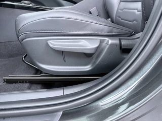Kia Niro 1.6 GDi PHEV DynamicPlusLine  - Adaptive Cruise - Stoel/Stuurverwarming - Schuif/Kanteldak - Navigatie  - Apple Carplay/Android Auto Fabrieksgarantie 10-12-2032 of 150.000 km / 20