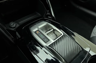 Peugeot 208 1.2 Hybrid e-DCS6 Allure 110 PK | Automaat | Vision & Navigation Pack | Metaallak | Parkeersensor | Camera | Licht Metalen Velgen | Nieuw uit voorraad | Direct leverbaar / 28
