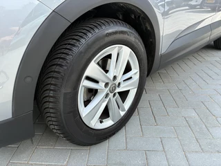 Opel Grandland X 130 PK 8-Traps Automaat | Climate control | Panorama dak | Winterpakket | Navigatie | Parkpilot | LM-Velgen | Trekhaak | AGR | Xenon verlichting / 18