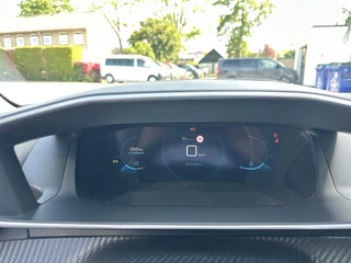Peugeot 2008 1.2 Turbo 130 PK Allure Pack | Trekhaak 1200 KG | Navigatie | 3D Virtual Cockpit | Stoelverwarming | LED Verlichting | Half Lederen Bekleding | Keyless Start | Climate Control | Cruise Control | 17 Inch Lichtmetalen Velgen | / 15