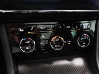 Škoda Superb Combi 1.5 TSi ACT 150 Pk Automaat Sportline Business | Trekhaak | Stoelverwarming | Panorama dak | Camera | Canton Audio | Alcantara | CarPlay | 18 Inch / 36