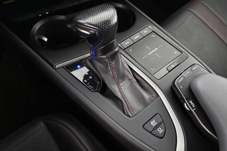 Lexus UX 250h AWD F Sport Premium / 31