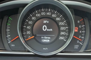Volvo V40 2.0 T2 Inscription Parkeersensor achter|Bleutooth|Airco / 26