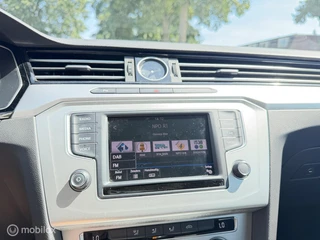 Volkswagen Passat 1.4 TSI Comfortline|Navigatie|NL|124DKM|Climate|Led| / 22