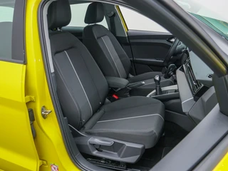 Audi A1 Sportback 25 TFSI Pro Line Zwart dak | Carplay Navigatie | Sportstuur / 18