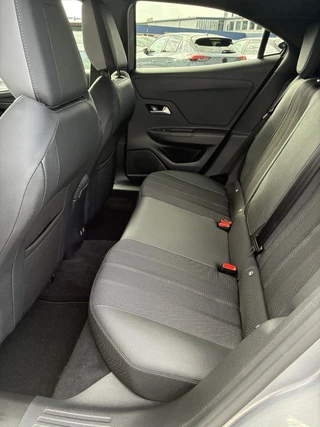 Opel Mokka Electric GS 54 kWh | Climate control | Navigatie | Verwarmbaar stuur | Elektrisch Pakket | Camera | Parkpilot | 18" LM-Velgen | Parkpilot / 46