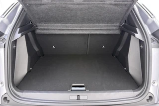 Peugeot 2008 1.2 Hybrid 145 Allure Navigation Pack l Vision Pack l DAB l LED l Bluetooth l Wireless Apple Carplay & Android Auto l 360 Camera l Adaptive Cruise Control l Climate Control l Lichtmetalen Velgen / 11