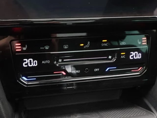 Volkswagen Passat 1.4 TSi 218 Pk PHEV GTE Business | Panoramadak | Camera | Adaptive Cruise | Stoelverwarming | Navigatie | CarPlay | 17 Inch | 73.094 Km !! / 33