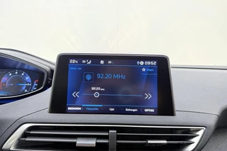Peugeot 3008 1.2T Allure | 130PK | Trekhaak | Stoelverwarming | Parkeercamera | Parkeersensoren Voor & Achter | / 24