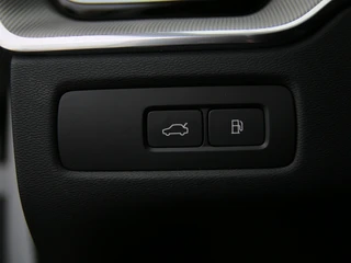 Volvo XC60 2.0 T6 AWD Ultimate Dark | 100% SOH | 360 | B&W | Pano / 21