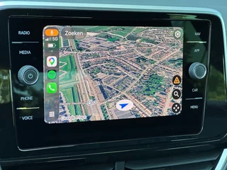 Volkswagen T-Roc 1.5 TSI 150pk DSG R-Line Camera | Keyless | Elek. Achterklep | Dode hoek | Rijklaar incl. 1 jaar Bovag garantie / 18