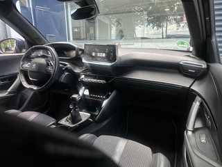 Peugeot 2008 1.2 PureTech 130PK GT | Cruise Control | Climate Control | Apple Carplay/Android Auto | Navigatie | Full LED | Parkeercamera/-sensoren | Keyless Entry/Start | Sfeerverlichting | DAB | Dealer onderhouden | / 14