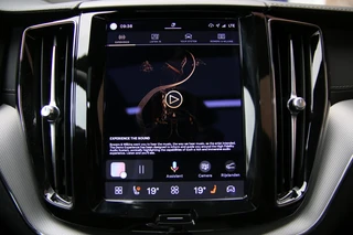 Volvo XC60 2.0 T6 AWD Ultimate Dark | 100% SOH | 360 | B&W | Pano / 14